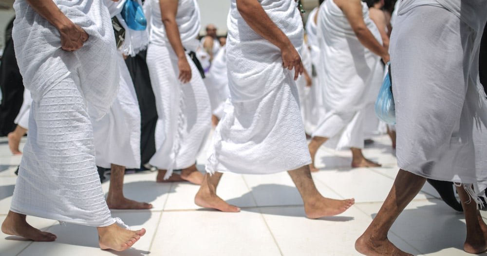 Pilgrims in Makkah in all white shrouds